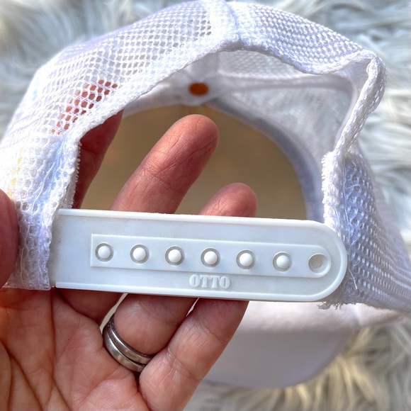 VANS Off the Walls Classic Mesh Adjustable Snap Back Trucker Hat by OTTO - Picture 8 of 9